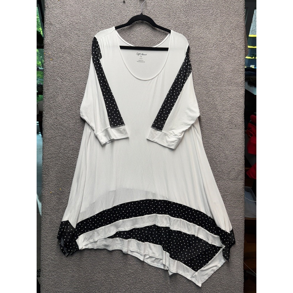 Soft Focus Tunic Top‎ 1X 22/24 White Polka Dot Asymmetrical Boho